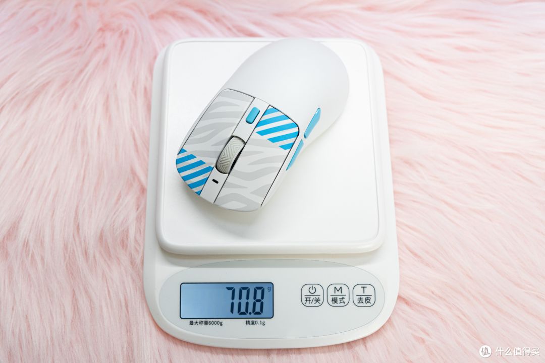 大手玩家的新年旗舰:达尔优AE7右手人体工学电竞鼠标开箱体验