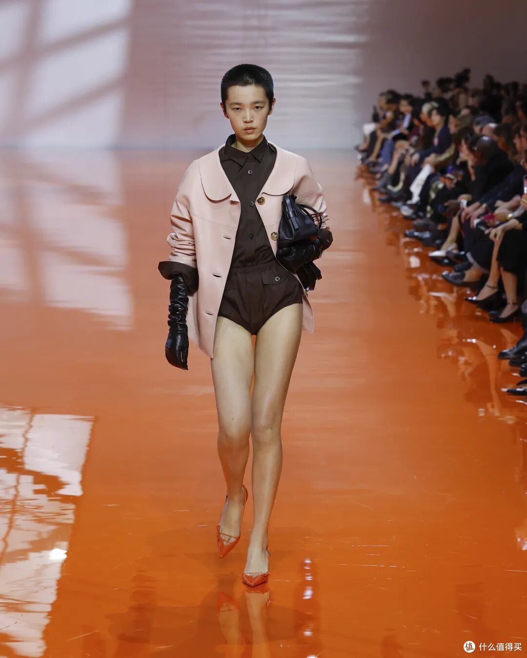Prada2026春夏女装秀，裙摆可以飘，颜色必须跳，让造型足够吸睛