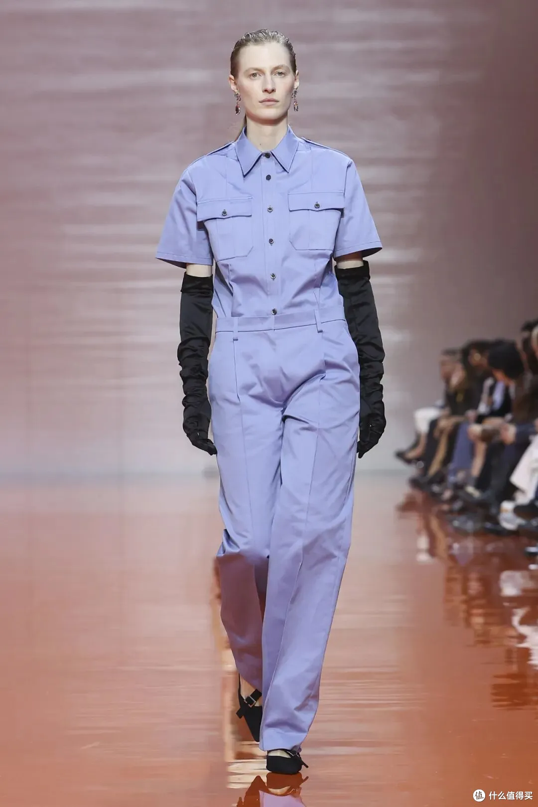 Prada2026春夏女装秀，裙摆可以飘，颜色必须跳，让造型足够吸睛