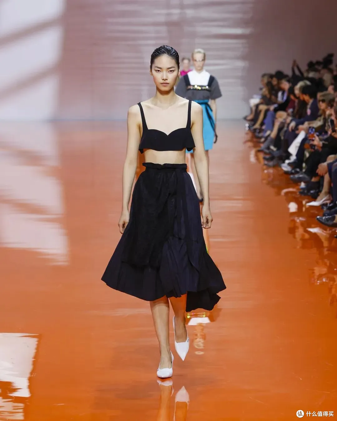 Prada2026春夏女装秀，裙摆可以飘，颜色必须跳，让造型足够吸睛
