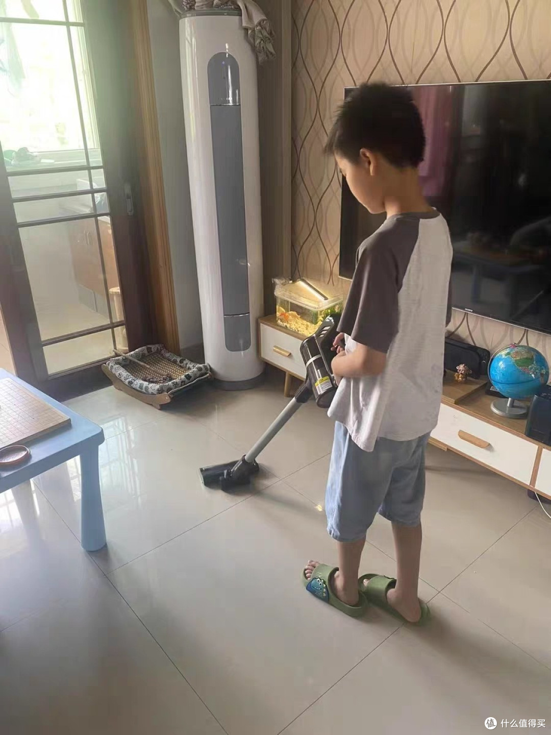海尔G16S无线吸尘器绿光显尘