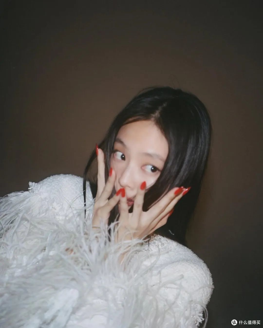 Jennie的美丽妆容,一种具有主体性的美,提升整体的高级精致感!