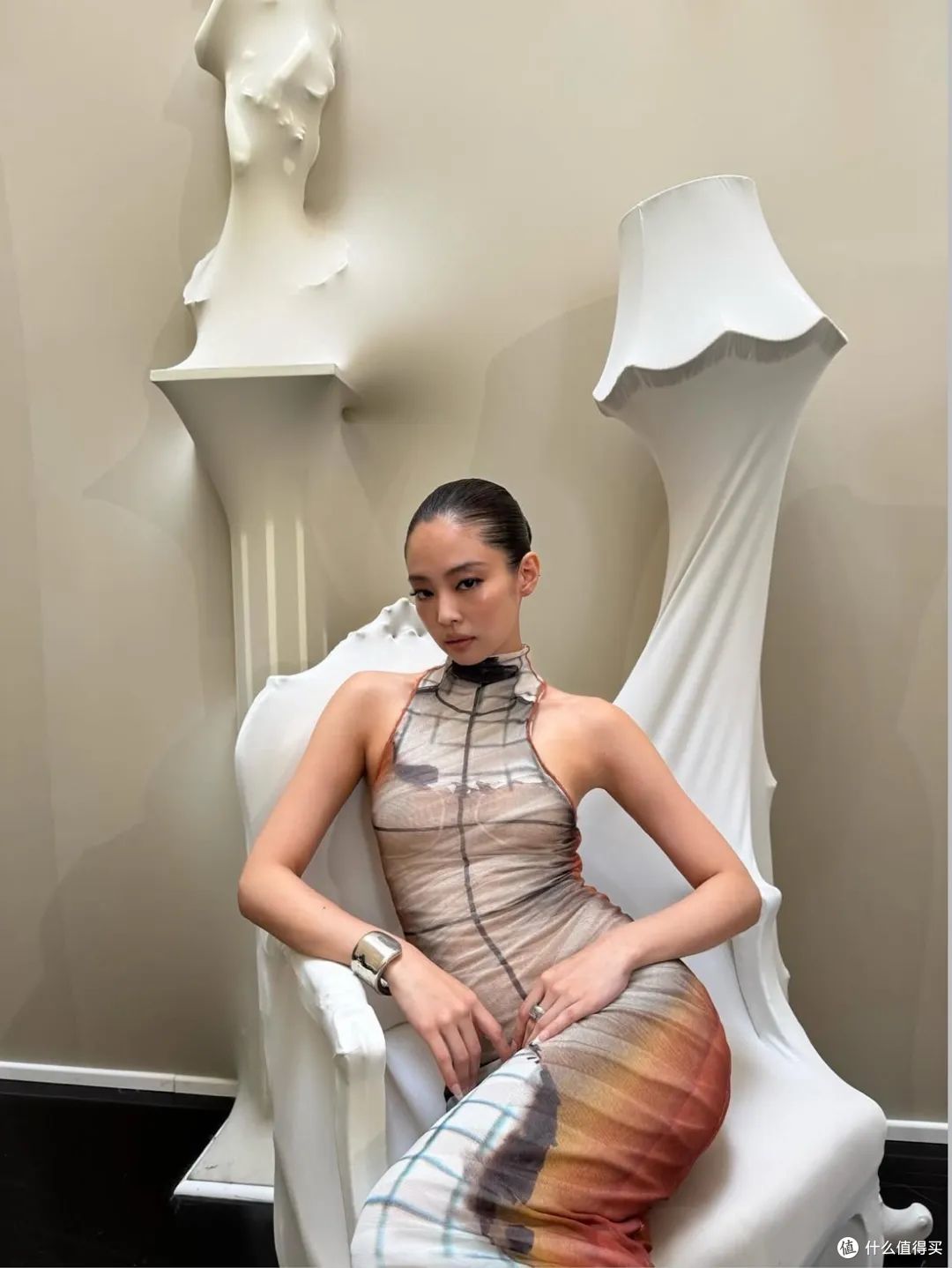 Jennie的美丽妆容,一种具有主体性的美,提升整体的高级精致感!