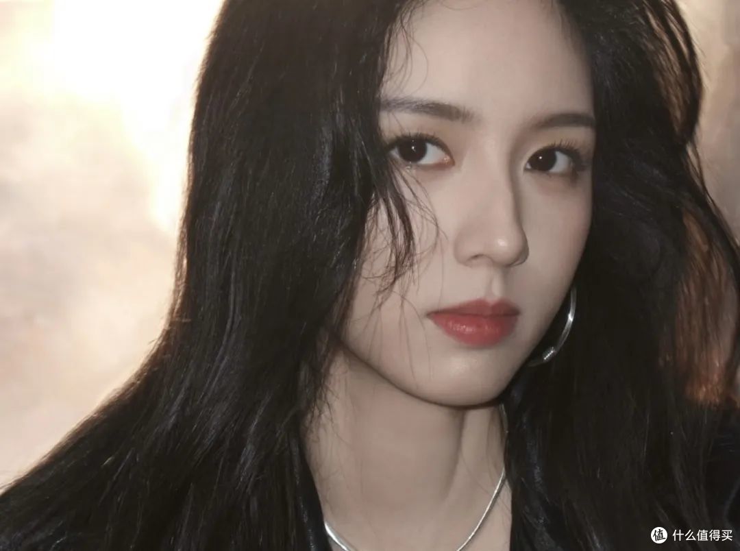 Jennie的美丽妆容,一种具有主体性的美,提升整体的高级精致感!