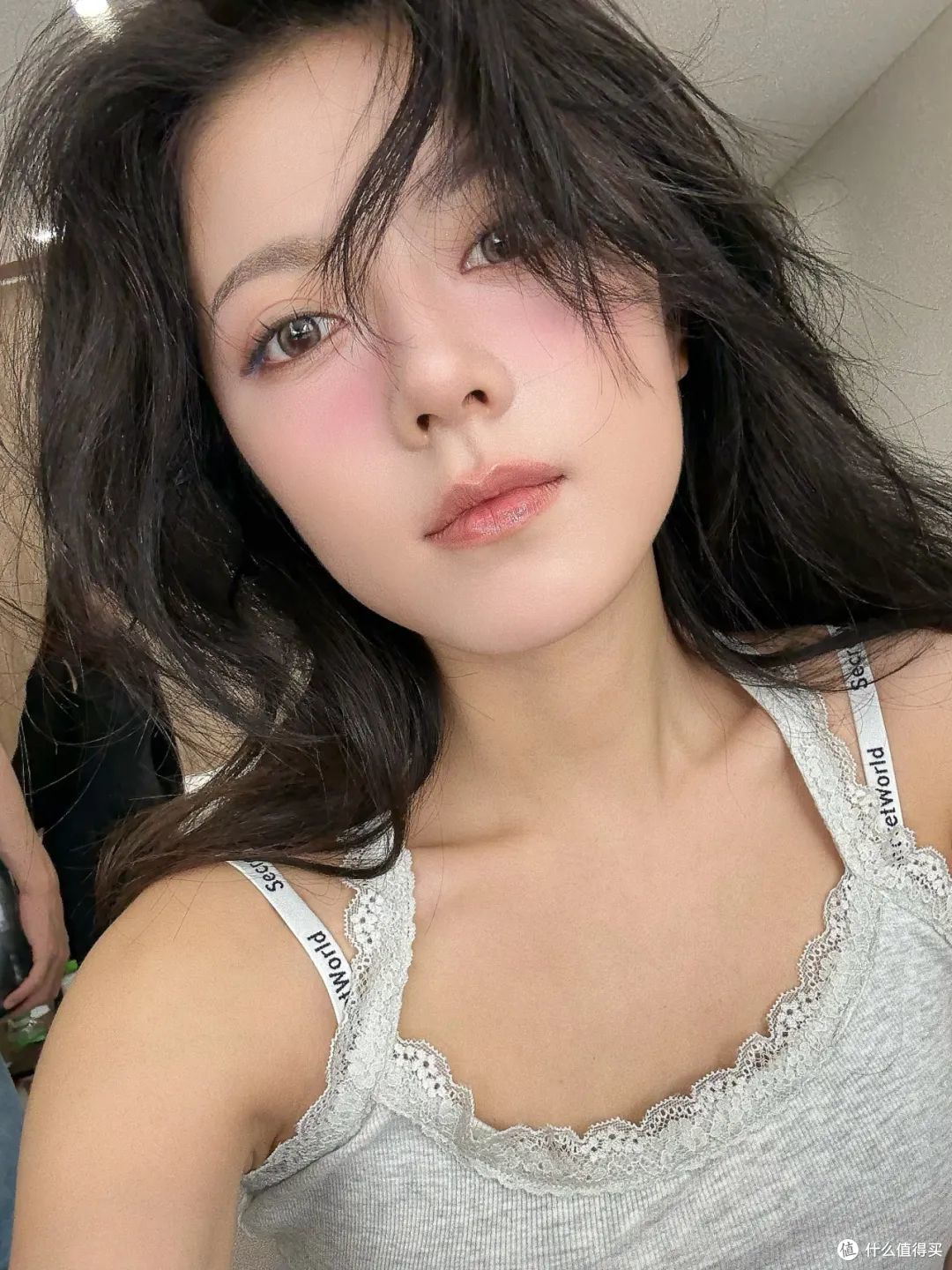 Jennie的美丽妆容,一种具有主体性的美,提升整体的高级精致感!