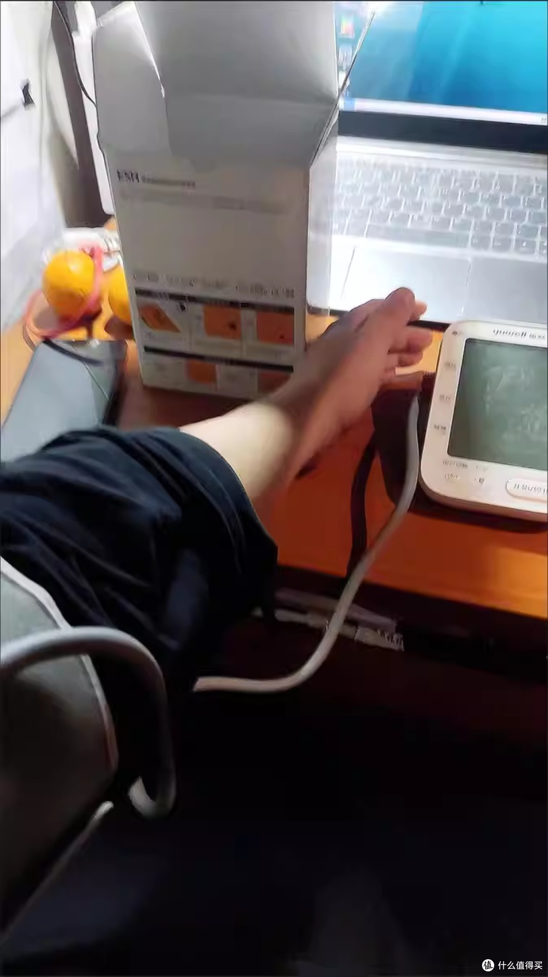 双旦健康好礼推荐：鱼跃YE680B电子血压计，精准守护家人健康