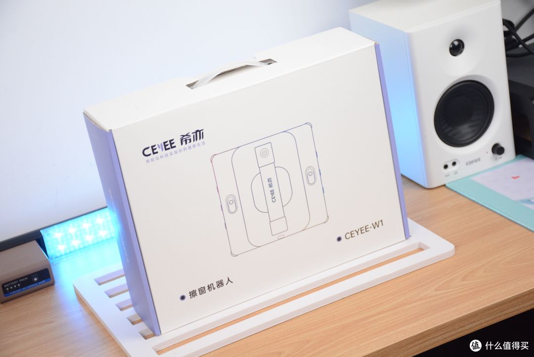 799元的超强擦窗机器人!AI智能芯片+6喷头+彻底清洁,希亦W1评测