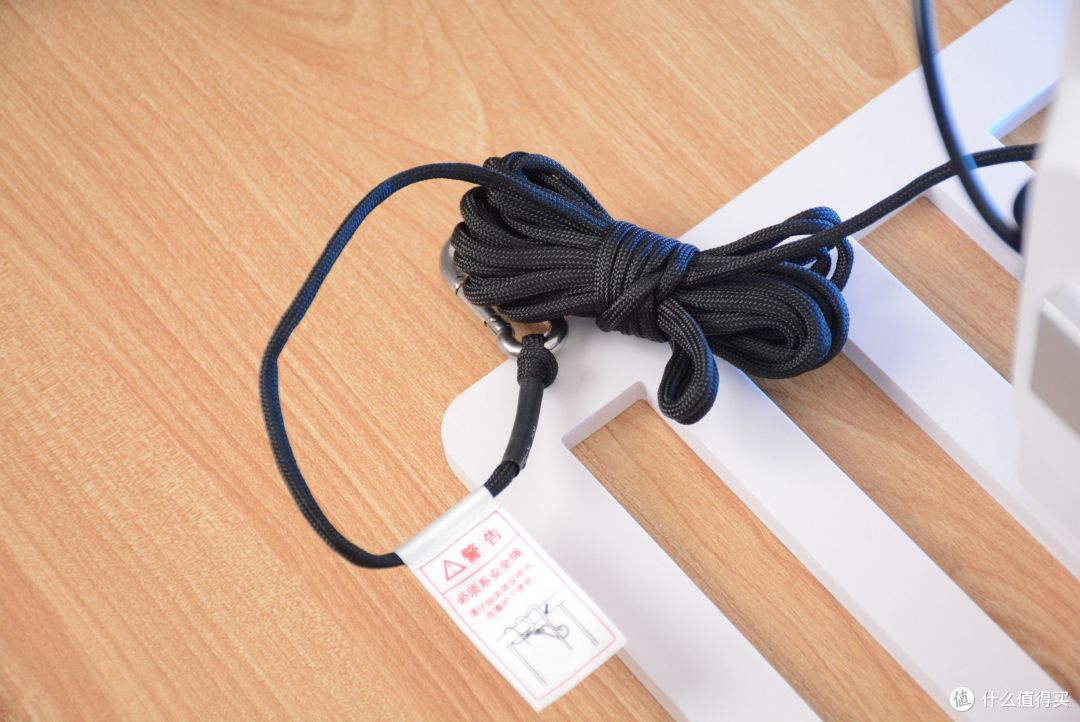 799元的超强擦窗机器人!AI智能芯片+6喷头+彻底清洁,希亦W1评测