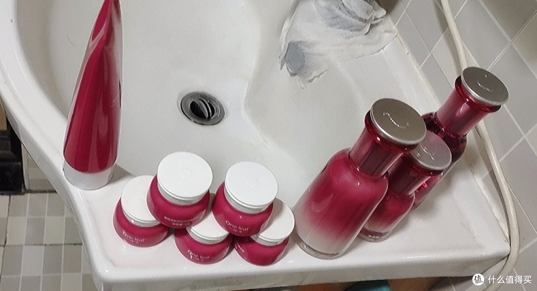 双旦美力全开|一叶子葡萄多酚紧致水乳套装,抗皱维稳的护肤宝藏