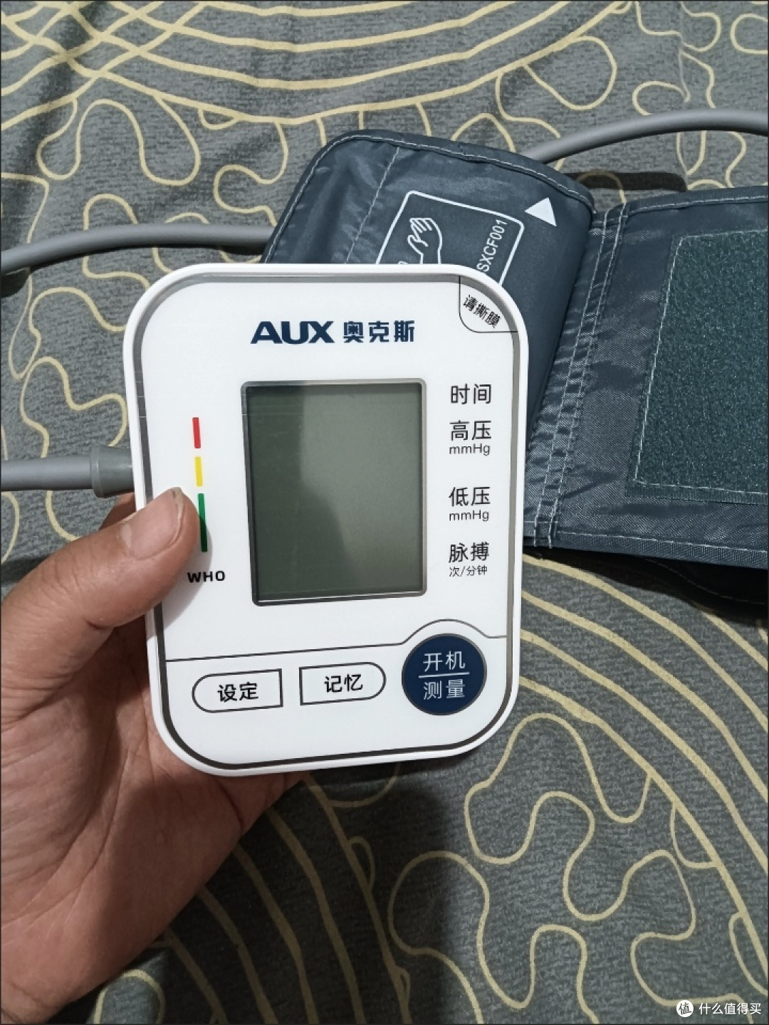 双旦暖心分享|居家健康刚需,奥克斯血压计守护长辈安康
