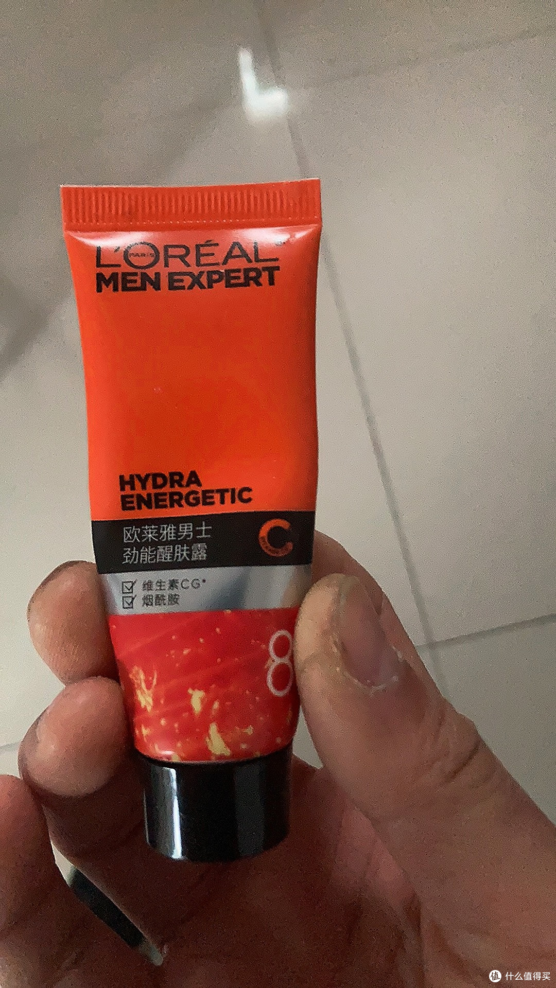 欧莱雅男士劲能醒肤露:补水保湿一抹化水,清爽乳液护脸不粘腻