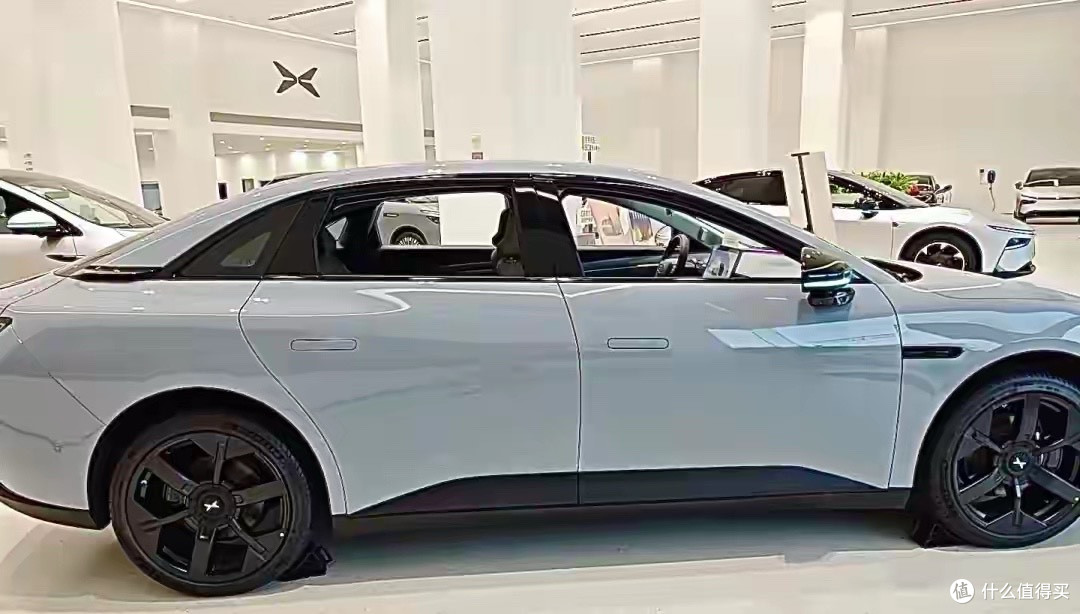 杀疯了!小鹏M03入门版跌破11万,特斯拉Model 2还没上市就遇劲敌
