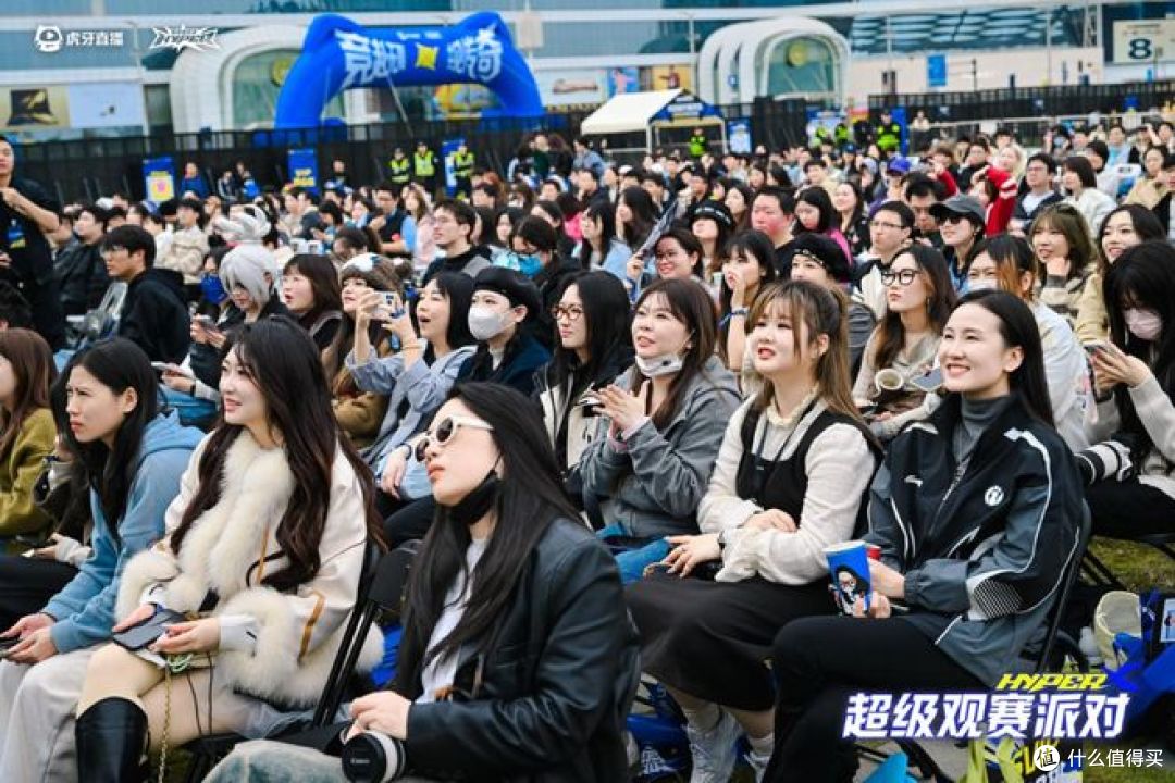 虎牙HYPER X英雄联盟, 2025全球总决赛东安湖,观赛派对现场!