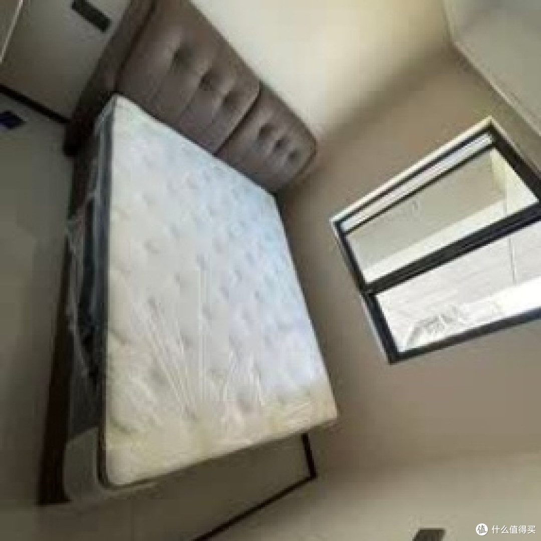 慕思悬浮皮床：现代简约设计