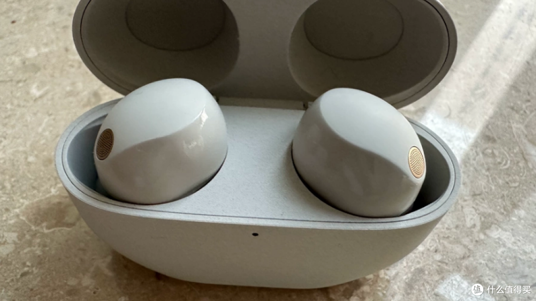 降噪耳机是入耳式的好还是头戴式的好？它们的区别在？