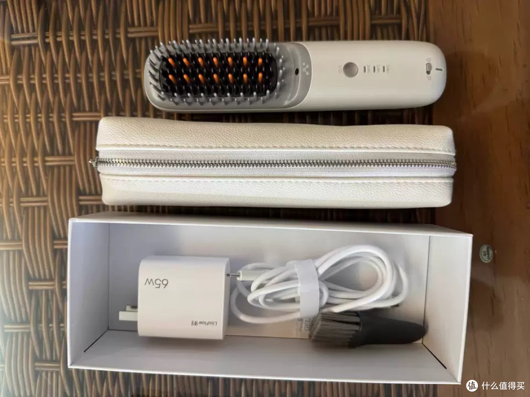 缕呈直发梳:便携护发神器