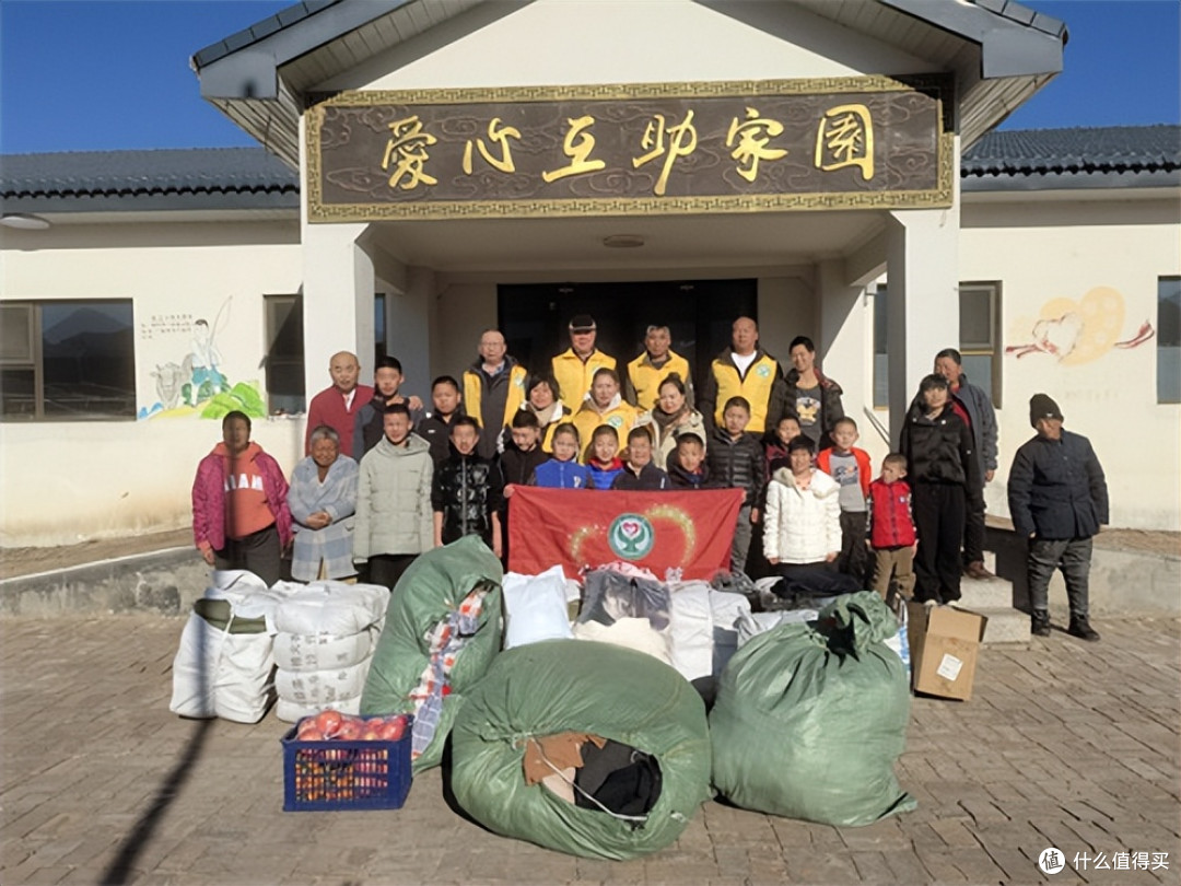 寒冬送暖显真情 固安小丫公益赴涞源传递爱心