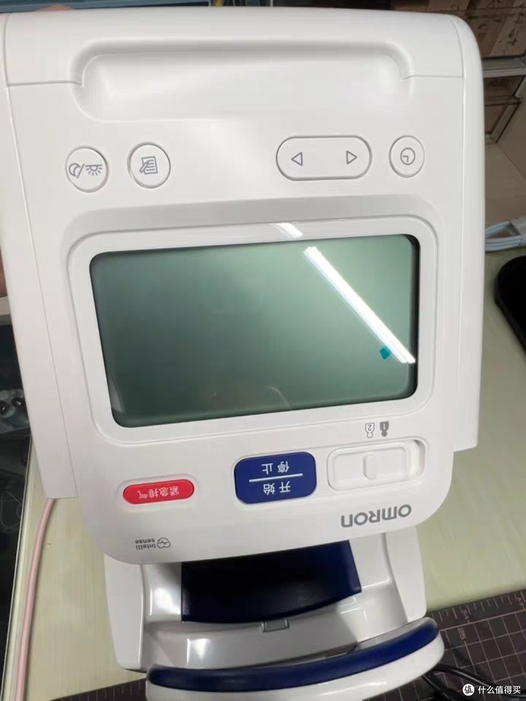 欧姆龙臂筒式血压计精准测量