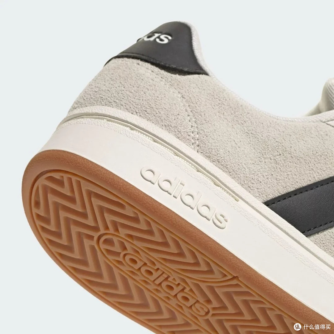 adidas GRAND COURT ALPHA 00s：经典设计与舒适体验