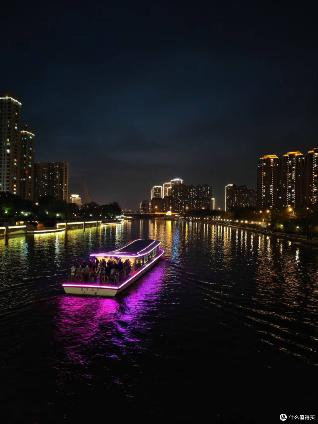 夜游城市：灯火与晚风的邂逅
