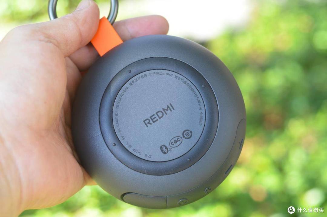 灵动黑橙撞色,可拆卸金属挂扣,新年就送这个REDMI 2蓝牙音箱