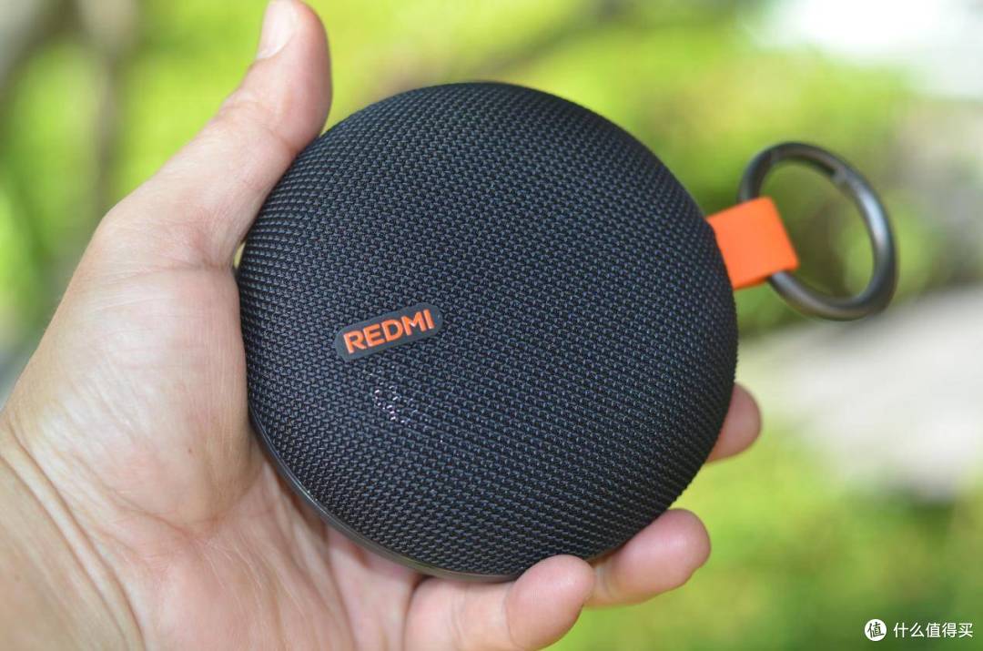 灵动黑橙撞色,可拆卸金属挂扣,新年就送这个REDMI 2蓝牙音箱