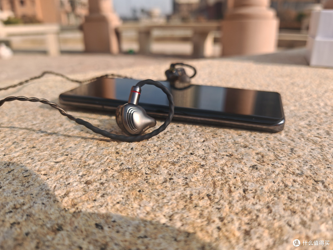 百元HiFi天花板!西圣这款耳机,把旗舰声学塞进百元机身