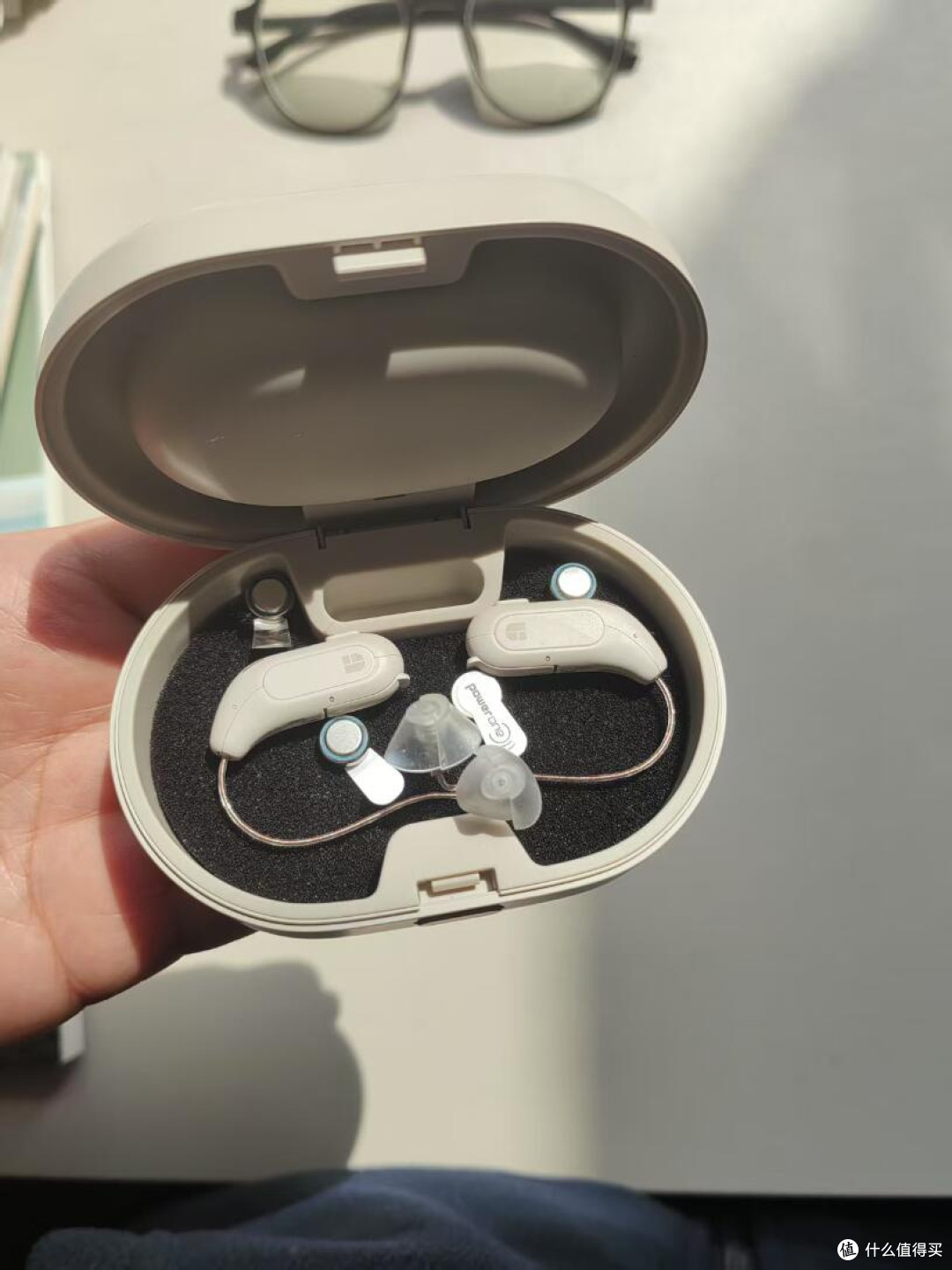 有了这个助听器，奶奶的生活又热闹了起来