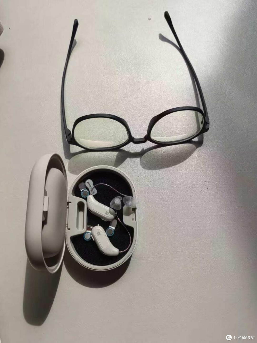 有了这个助听器，奶奶的生活又热闹了起来