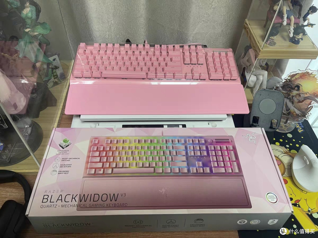 雷蛇黑寡妇蜘蛛V3粉晶版：电竞桌面的颜值与性能