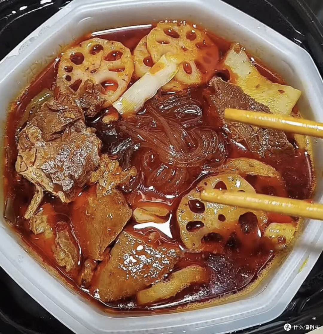 舌尖上的年度总结:速食简味,暖岁长情。