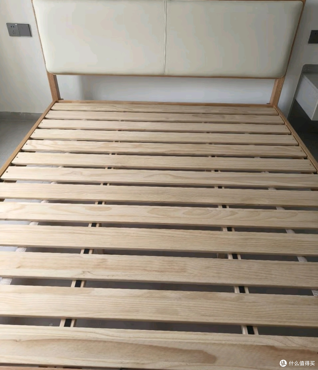 代工精品小户型实木床:颜值与实用兼备