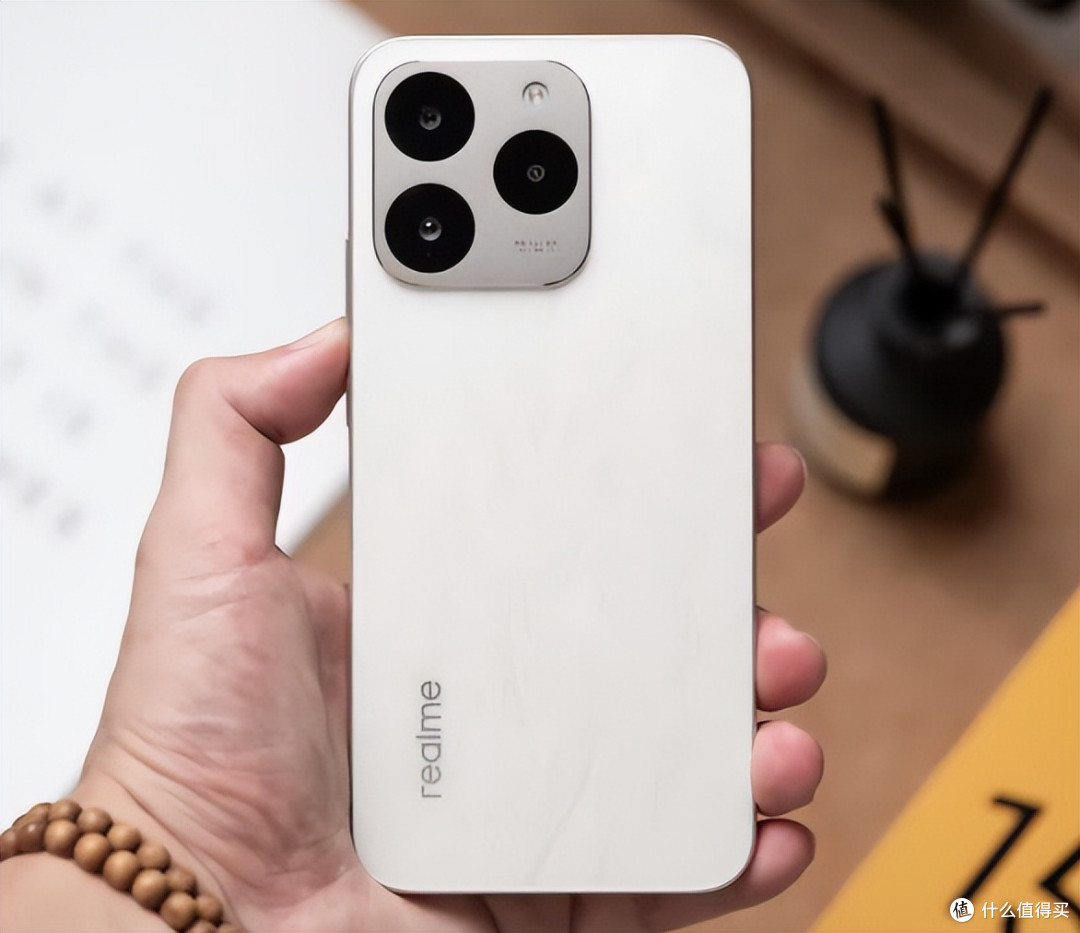 百元机也很强，7000mAh+IP69防水+前后5000万像素，跌至935元