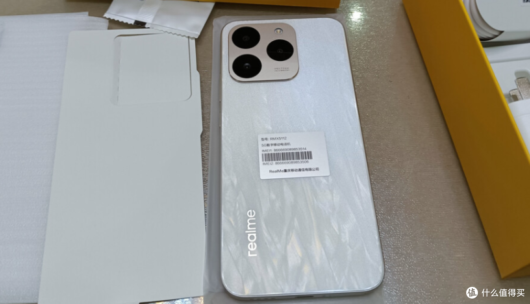 百元机也很强，7000mAh+IP69防水+前后5000万像素，跌至935元