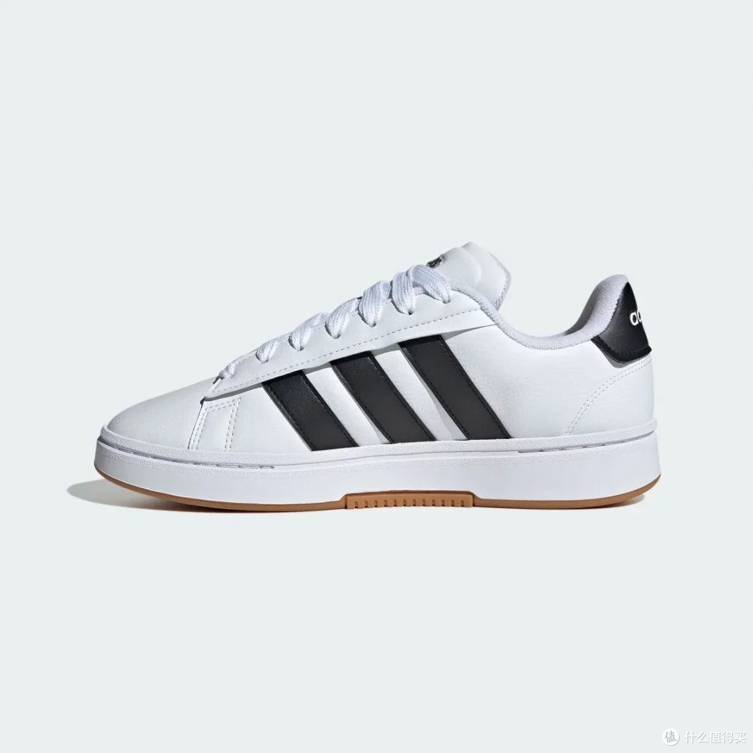 adidas GRAND COURT ALPHA 00s：复古与潮流的结合