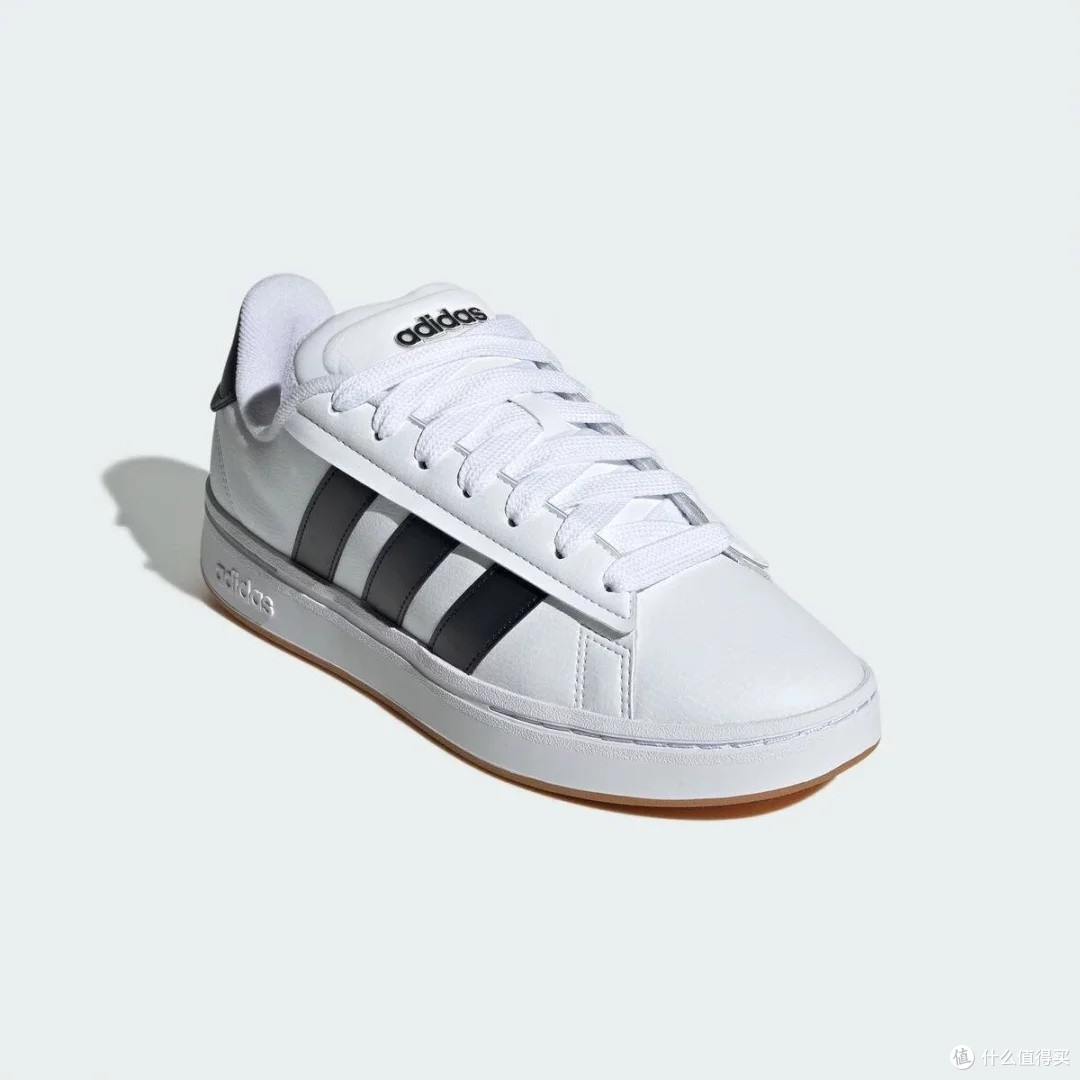 adidas GRAND COURT ALPHA 00s：复古与潮流的结合