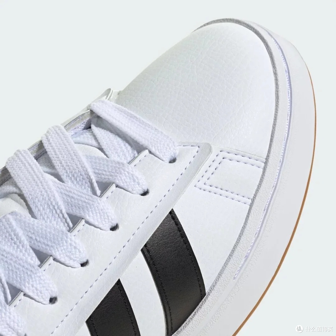 adidas GRAND COURT ALPHA 00s：复古与潮流的结合