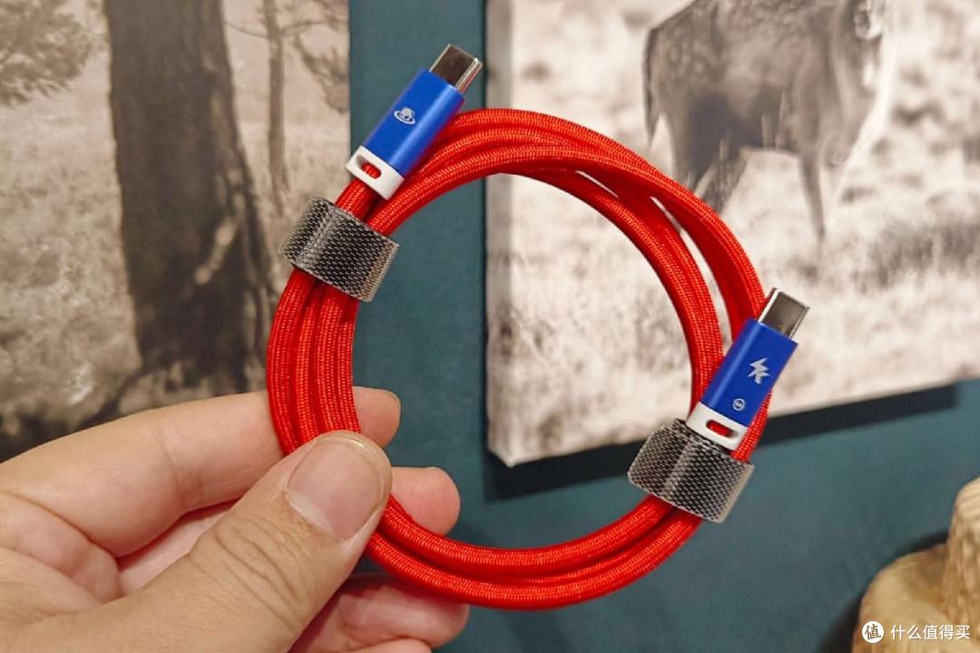 魅族PANDAER 35W GaN充电器设计独特