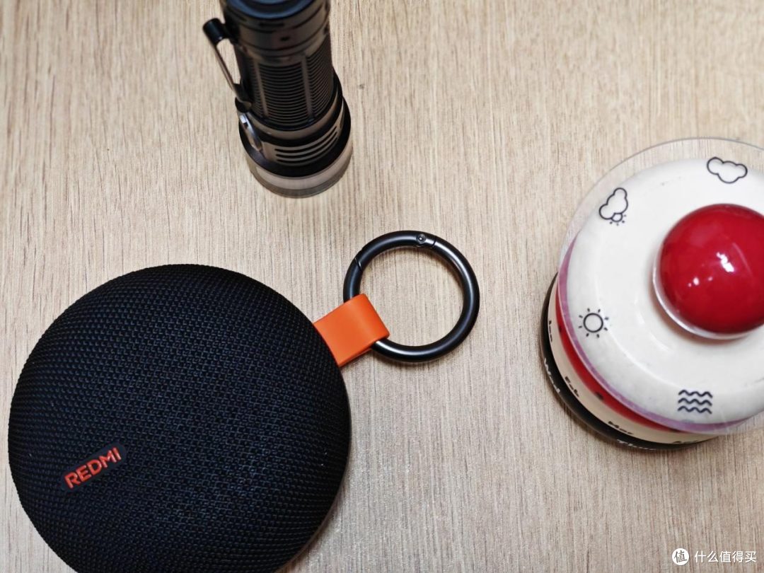 入门蓝牙音箱怎么选?Redmi 蓝牙音箱 2 暮焰黑小身材的澎湃之声