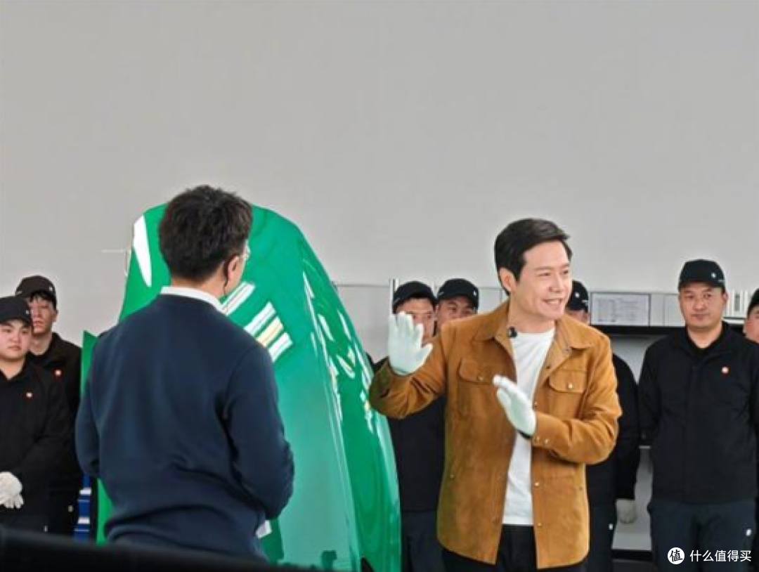 雷军2026年3个flag!去年学叉车未达标,55万辆汽车底气何在?