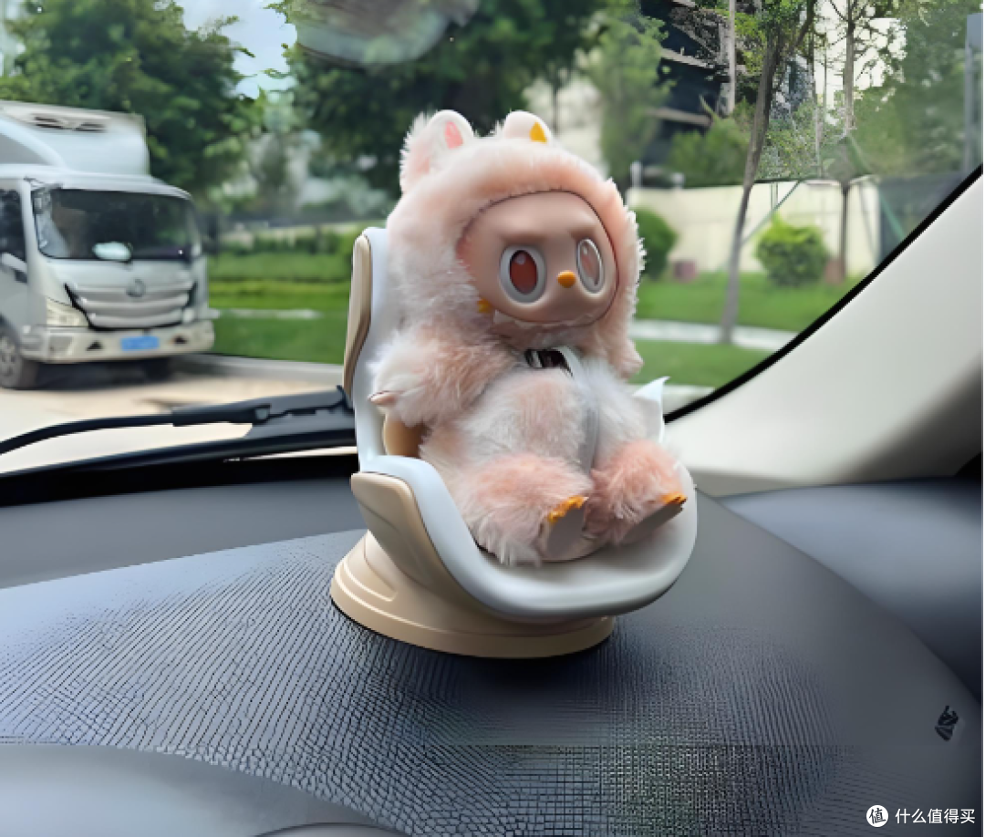 Labubu不用抢了!官旗放量任买,从“理财盲盒”变普通消费品!
