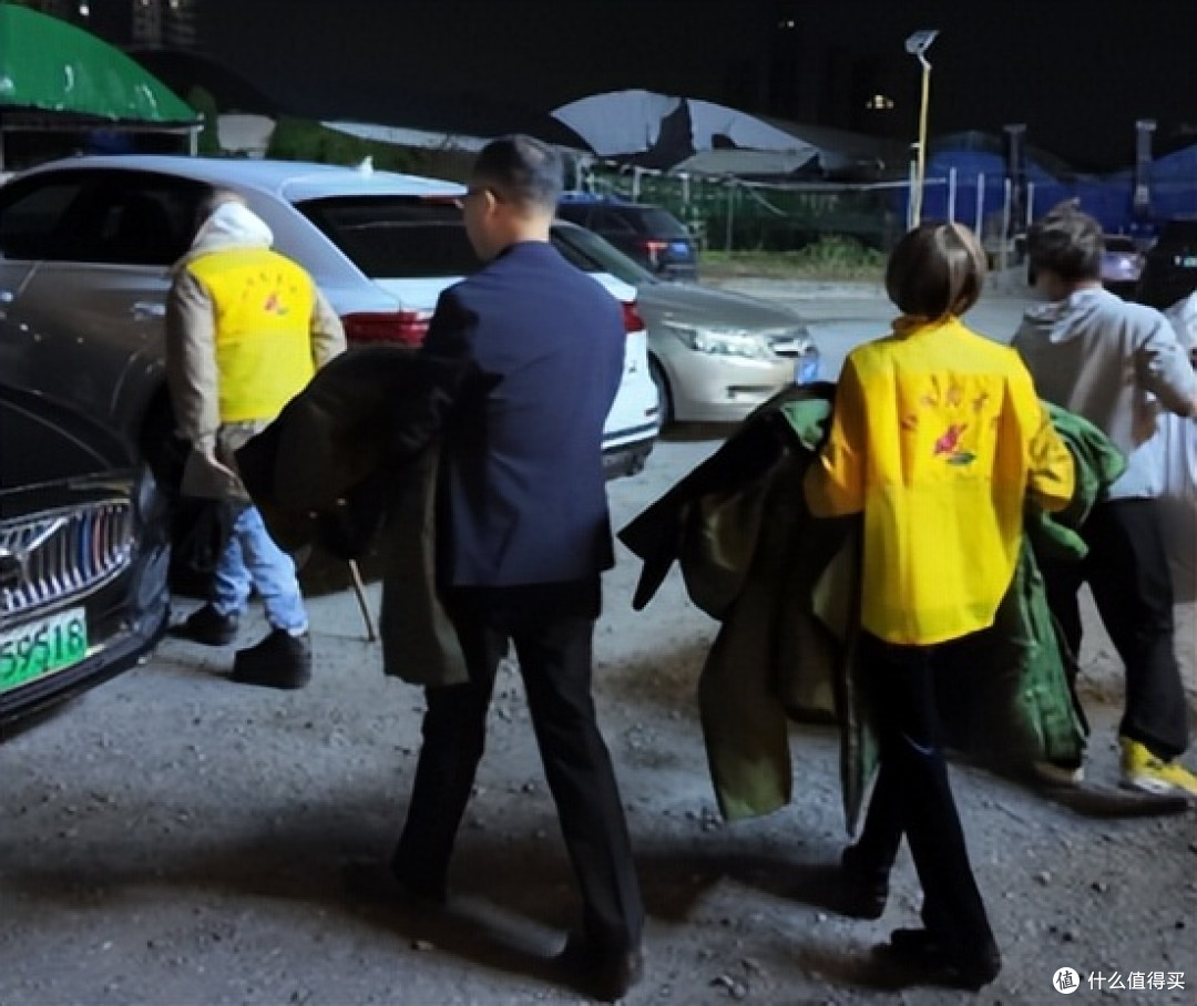 广东惠州:寒夜送温暖 比智龄童大爱暖鹅城