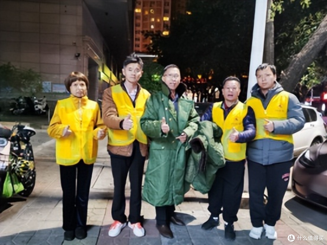 广东惠州:寒夜送温暖 比智龄童大爱暖鹅城
