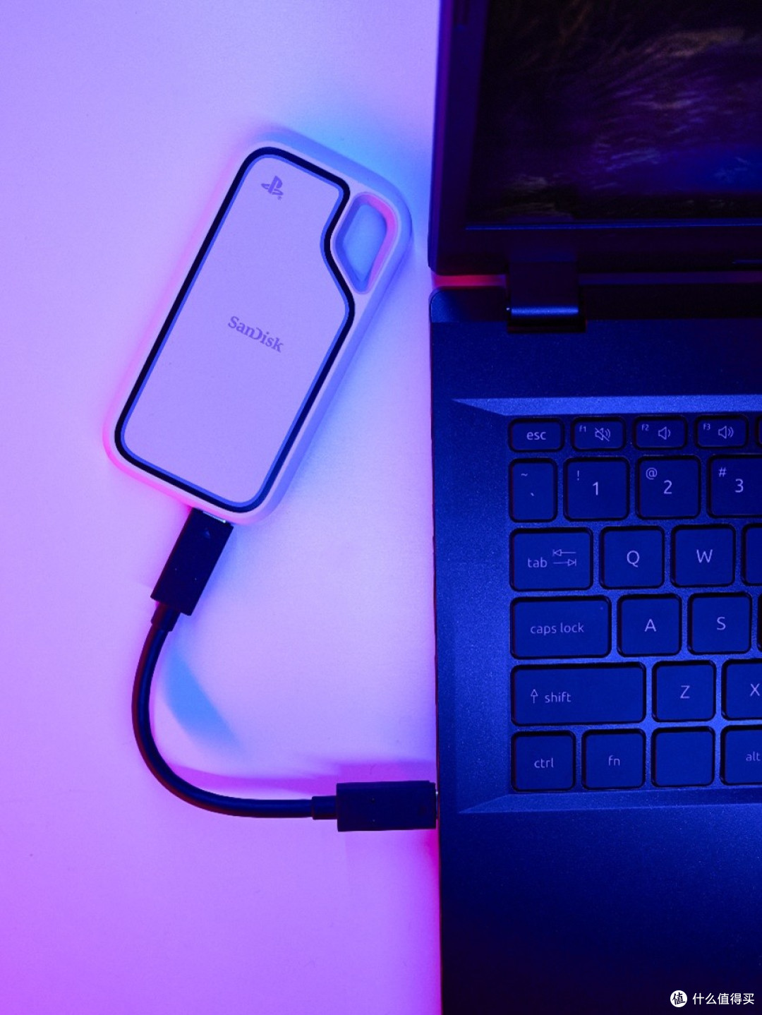 闪迪至尊极速™PS5™授权版移动固态硬盘获年度游戏存储利器