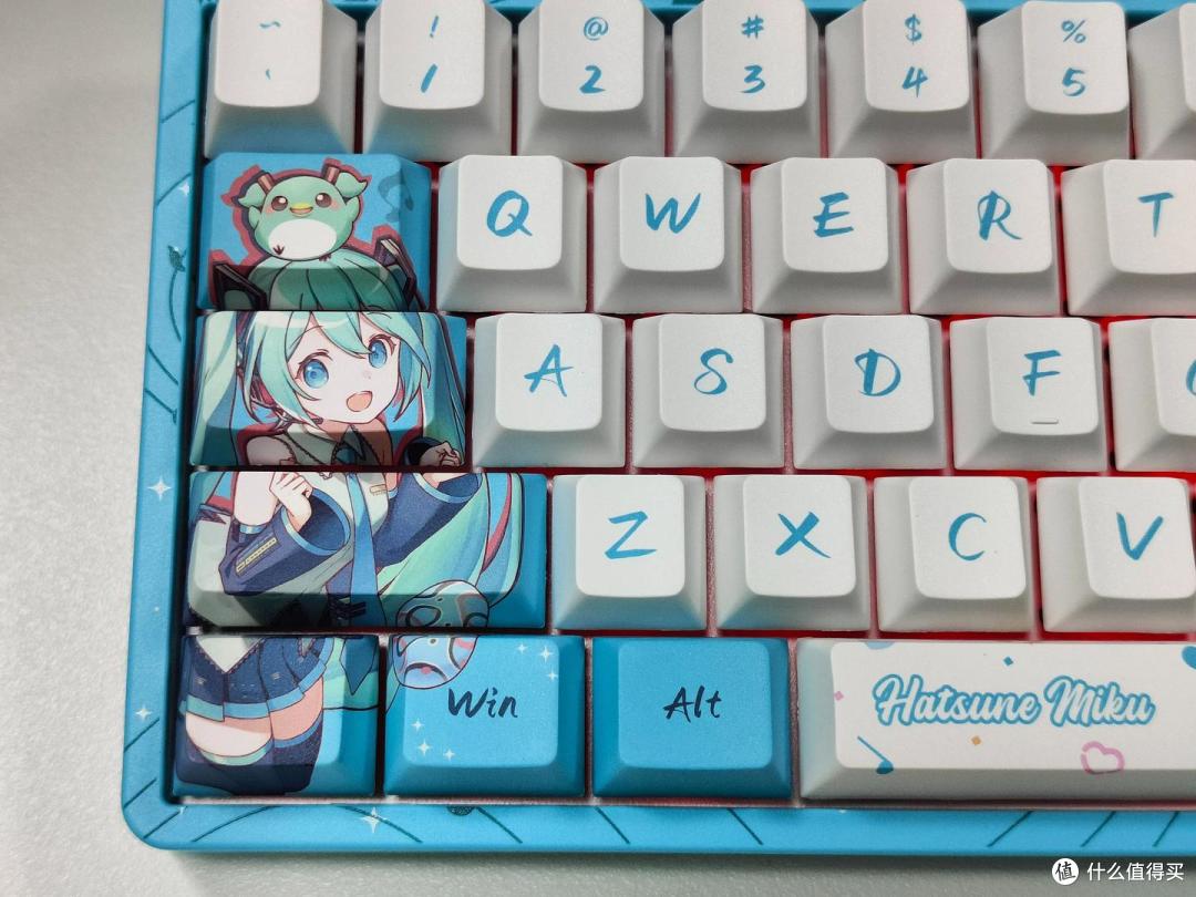 初音粉的恩物！Akko 5108B 初音未来联名款键盘，宿舍办公都适配