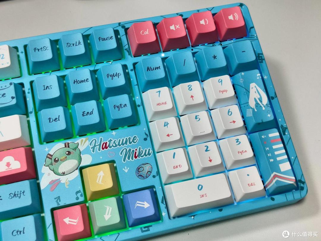 初音粉的恩物！Akko 5108B 初音未来联名款键盘，宿舍办公都适配