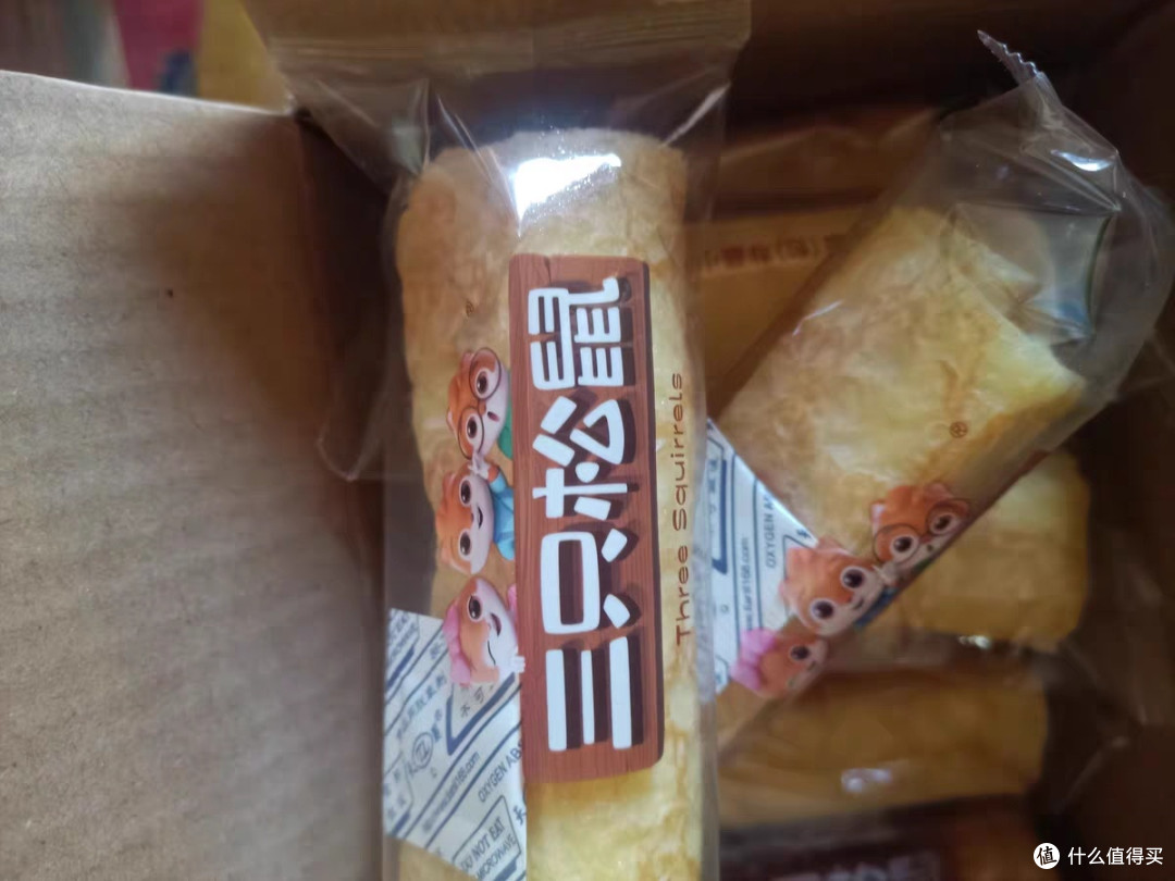 一口四重惊喜!三只松鼠奶皮藜麦卷,早餐零食的品质之选