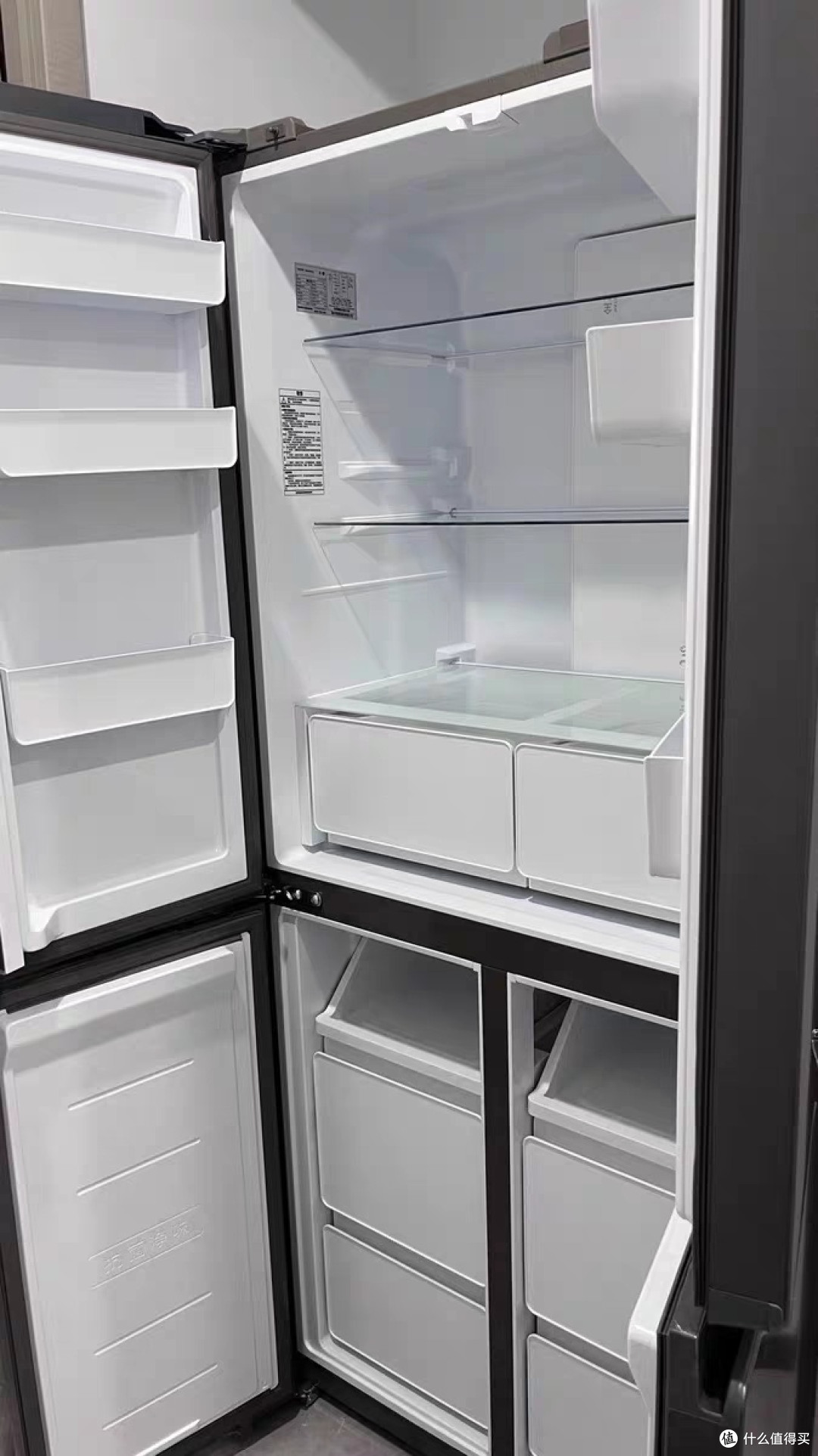 厨房设计核心：超薄嵌入式冰箱