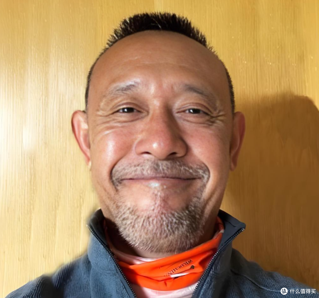 姜文63岁生日晒自拍,满头白发却一身腱子肉,这状态太硬核!
