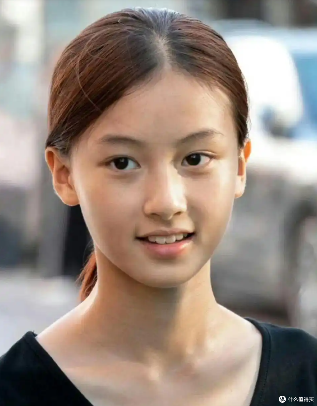 撞脸张柏芝的15岁女孩七七官宣进组,签约24小时就空降S级剧组?